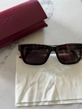 Gucci Tortoiseshell Frame Sunglasses with Brown Lenses and Berry Case